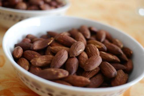 Amandes, noisettes, noix grillées - votre dieteticienne - valerie coureau